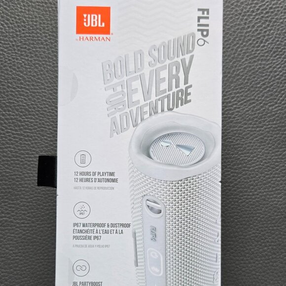 JBL Flip 6 - Portable Bluetooth Speaker Waterproof 12 Hours of Playtime - White - Picture 5 of 6